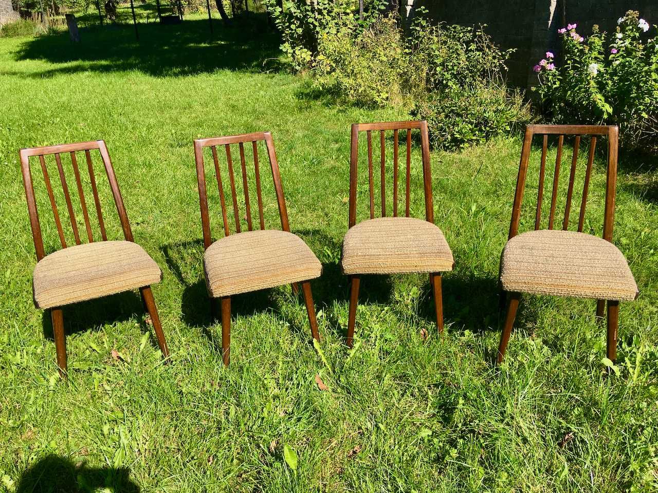Komplet drewnianych krzeseł prod. czechosłowackiej "Ton"