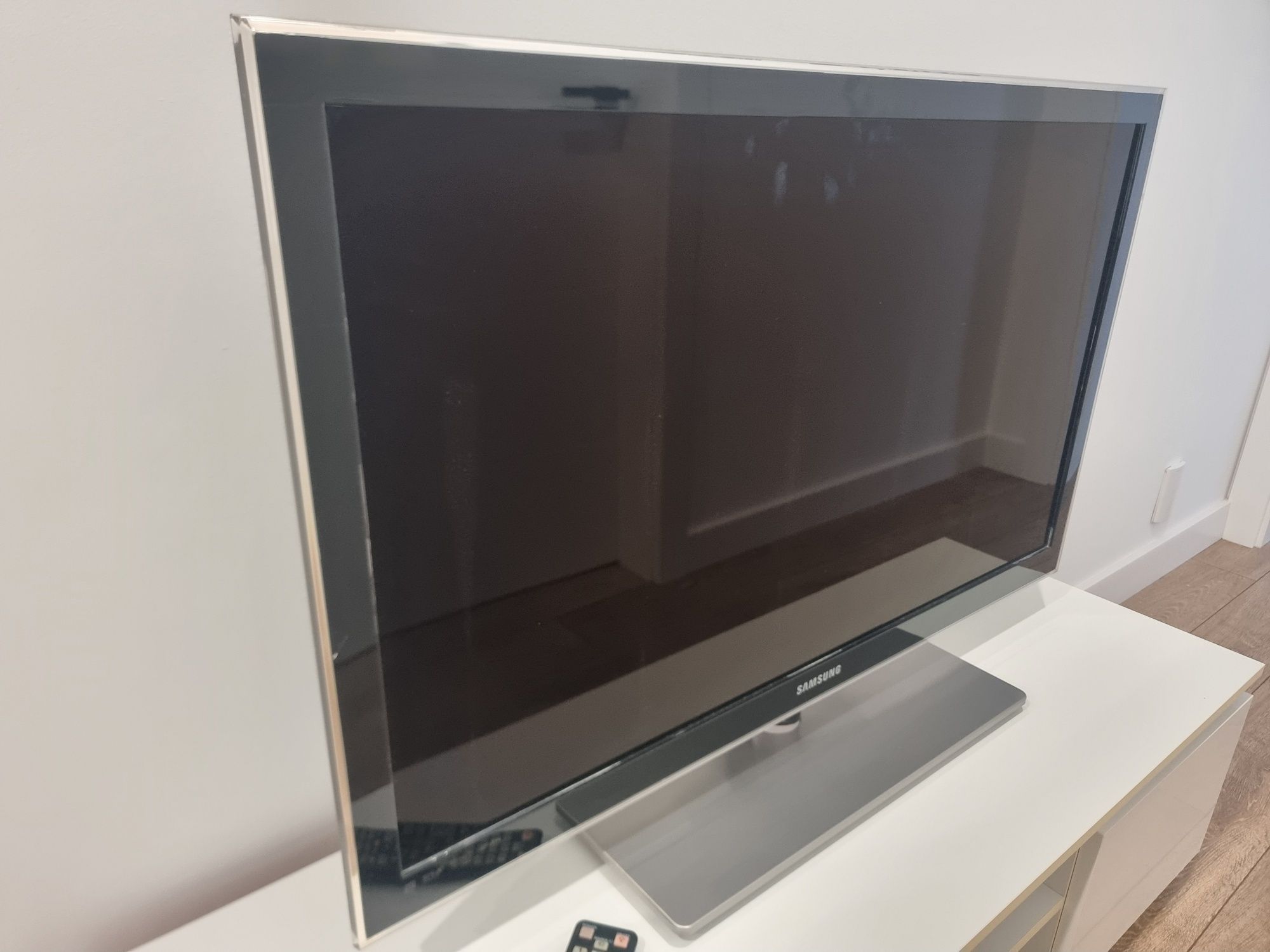Telewizor LED Samsung UE40C6000RW szafka wieszak ścienny