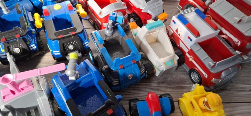 Mega zestaw Psi Patrol pojazdy,figurki, akcesoria stan bdb