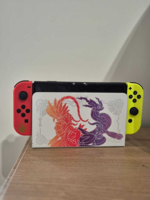 Nintendo Switch OLED Pokémon Scarlet & Violet + 6 jogos + 4 comandos