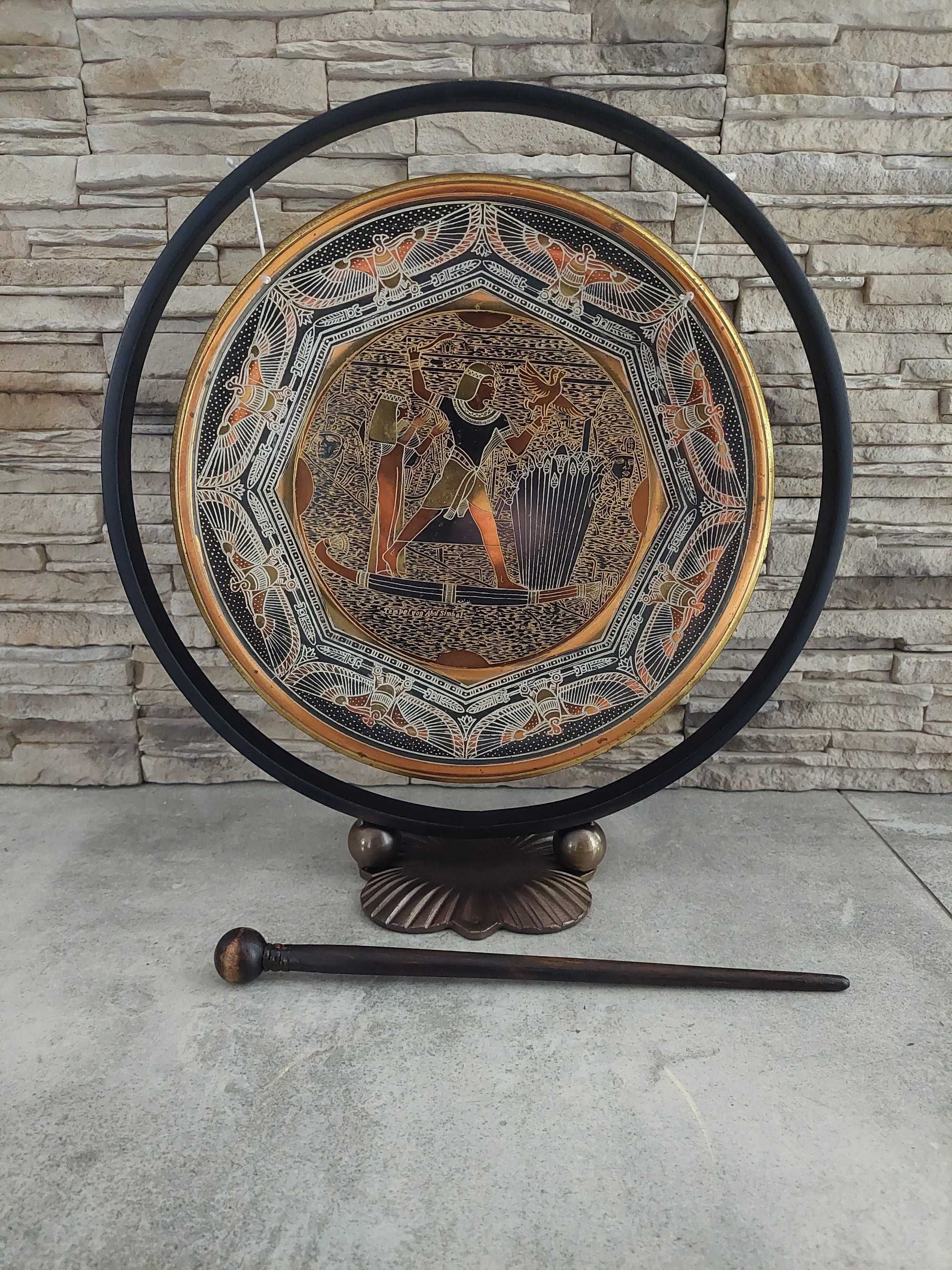 Gong mosiężny, duży gong, instrument grający, ciekawy przedmiot