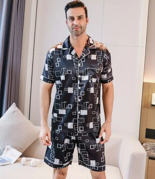 Чоловіча піжама.