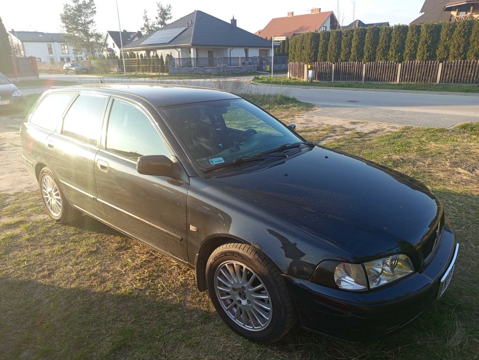 Volvo V40 kombi 1.8 122km