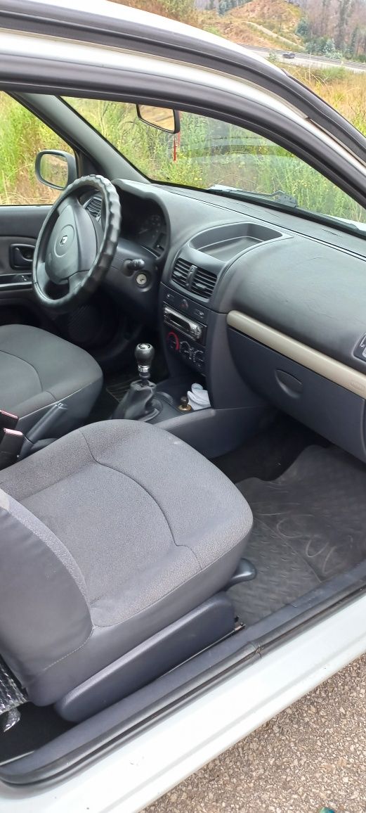 Vendo ou troco Clio 2 Lugares