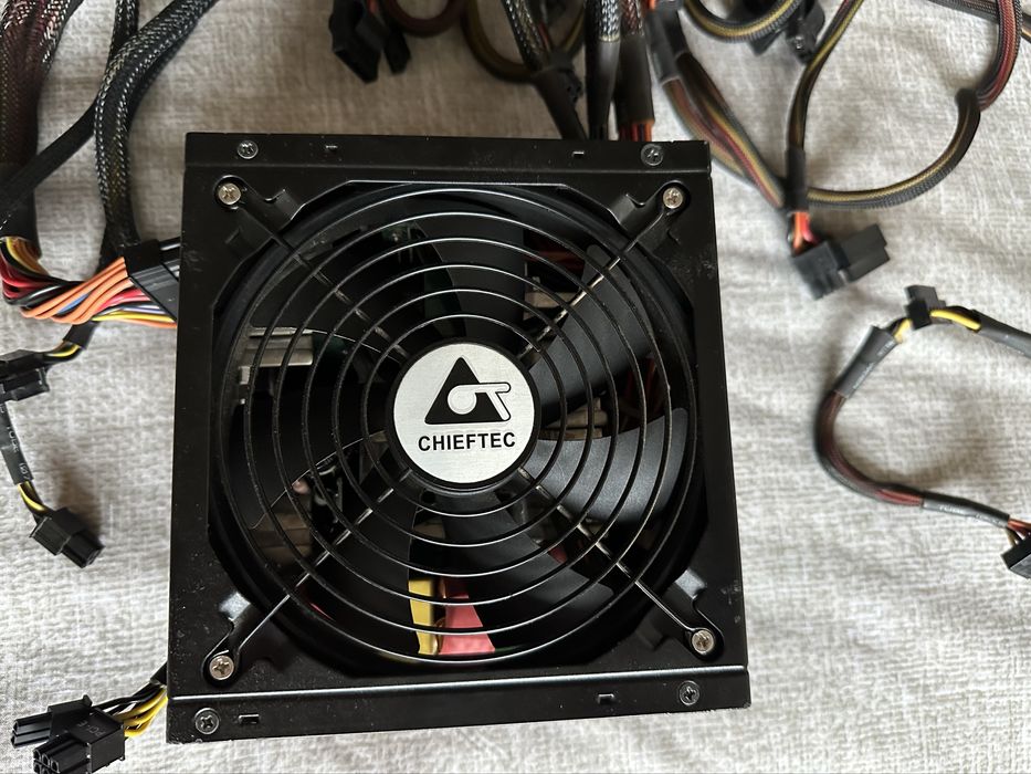 Блок питания Chieftec CFT-700-14CS