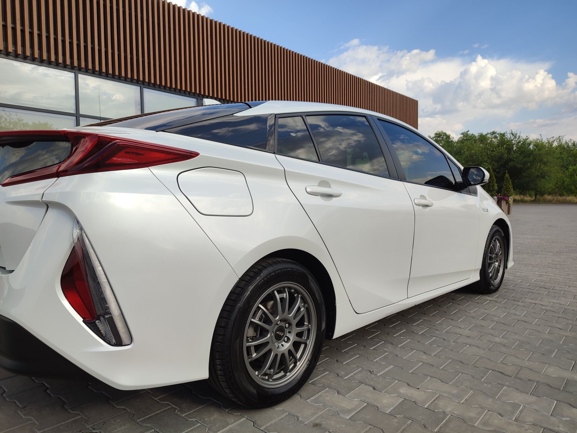 Toyota Prius Prime plug-in , PHV, заряджаємий гібрид