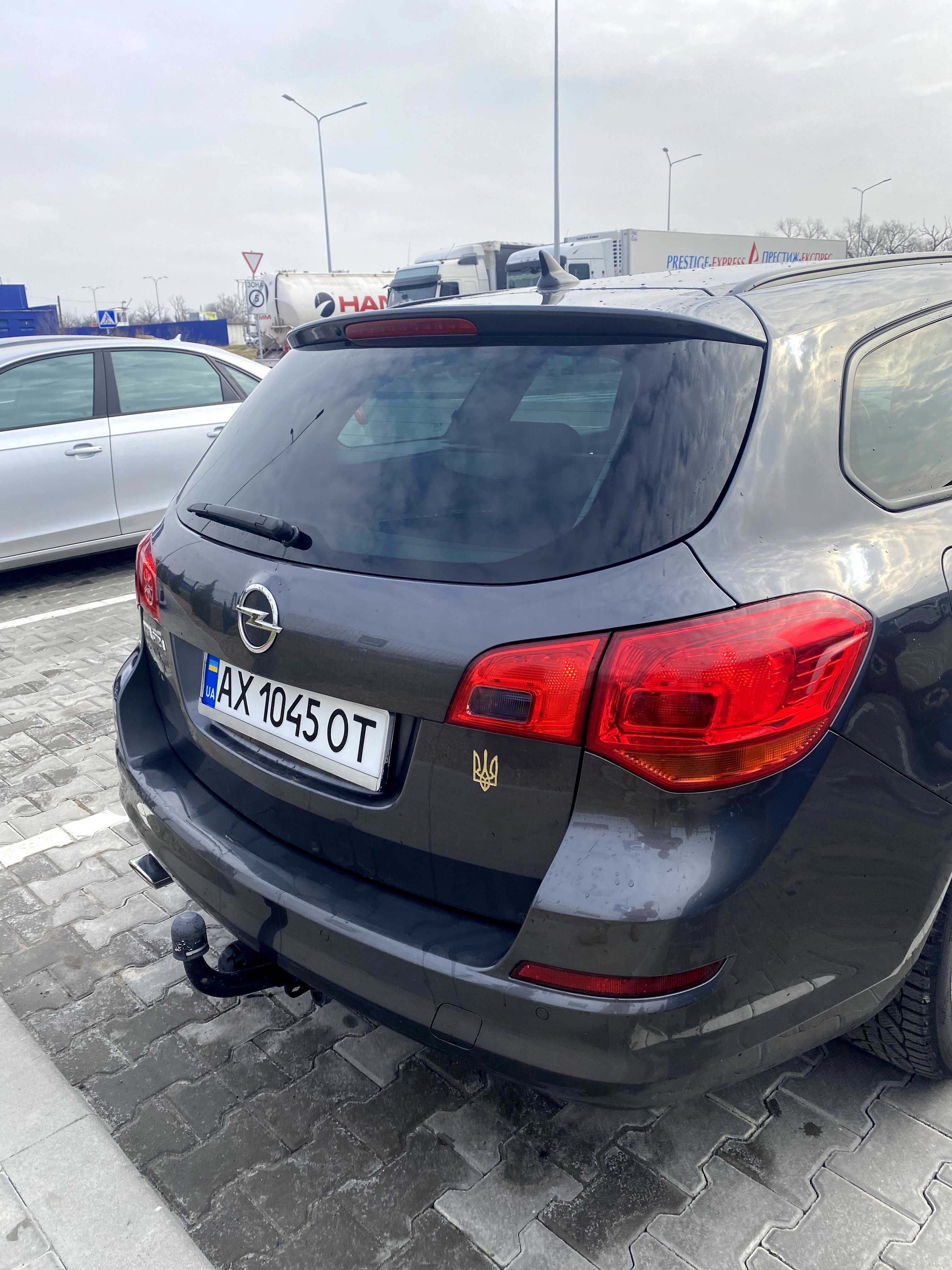 Продам Opel Astra J 2011 газ /бенз