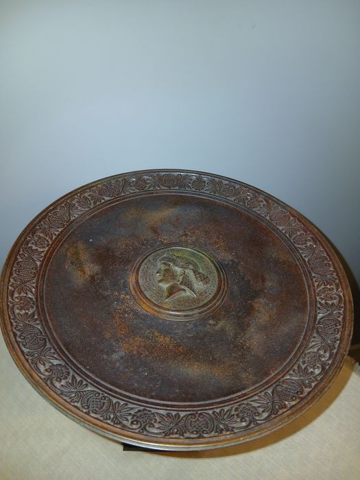 Patera na nodze antyczna