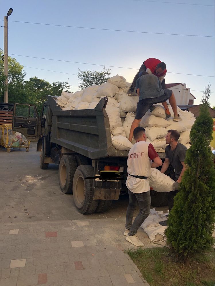 Камаз,вивіз сміття різного хламу пісок щебінь відсів