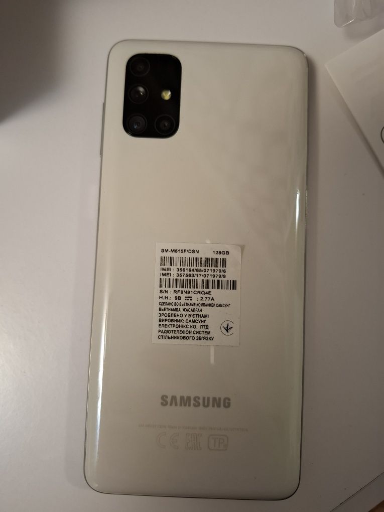 Samsung galaxy M51 
6/128 
7000 mah батарея держит