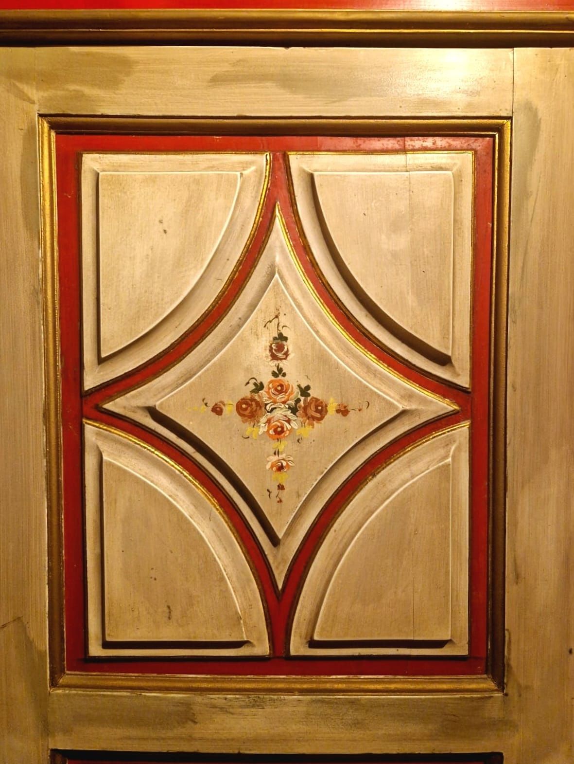 Roupeiro estilo antigo pintado à mão