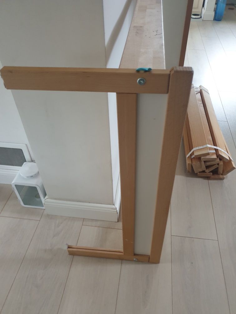 Łòżko drewniane ikea