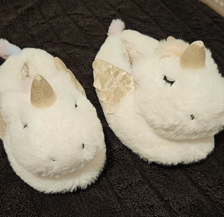 Kapcie jednorożce dla dziewczynki – rozmiar 26–28