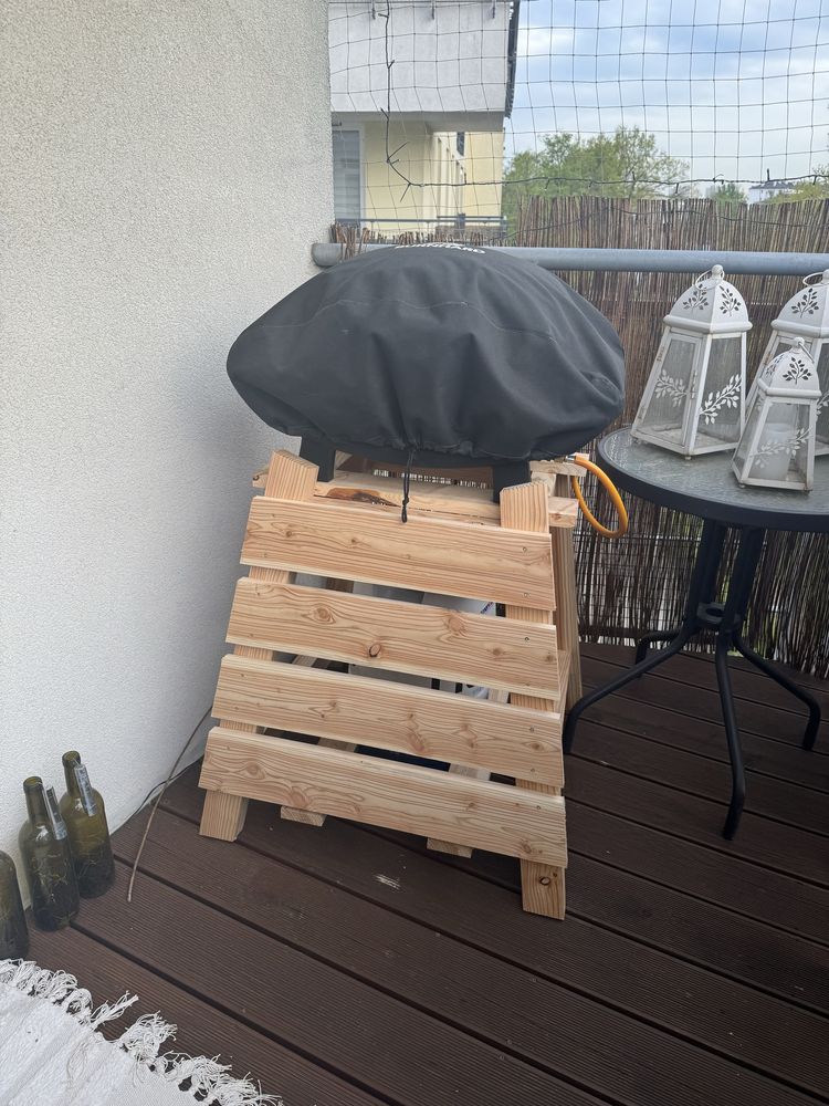 Stojak pod Grill Weber