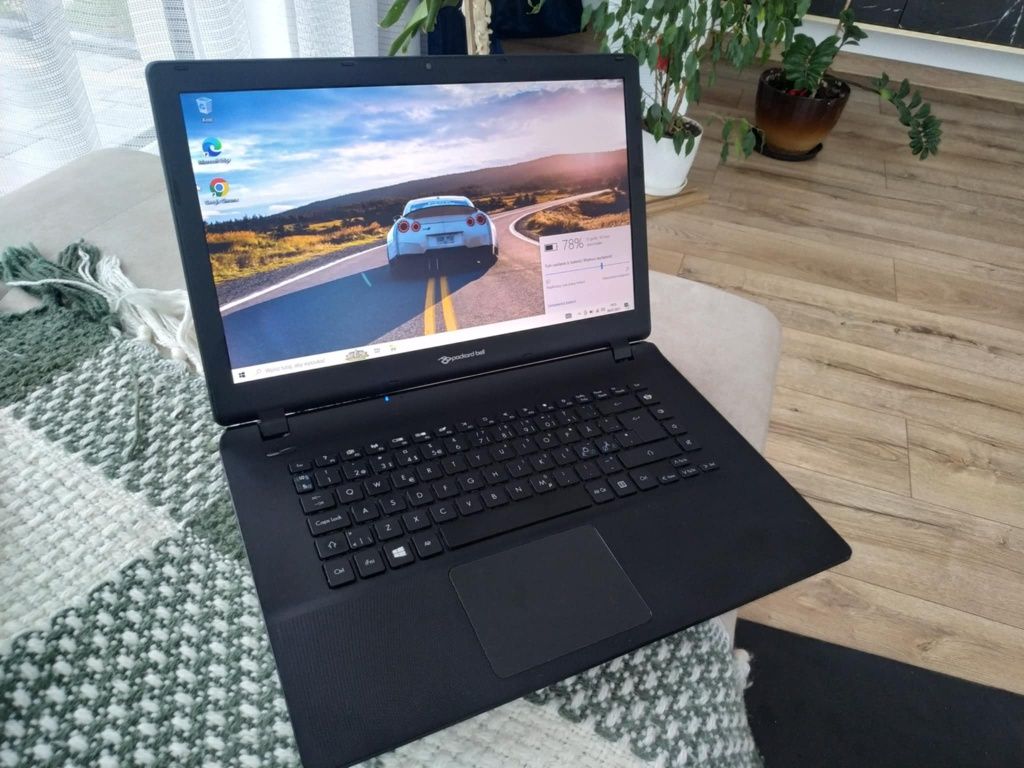 Laptop dysk ssd , 15,6 bluetooth , USB 3.0 , bateria długo trzyma