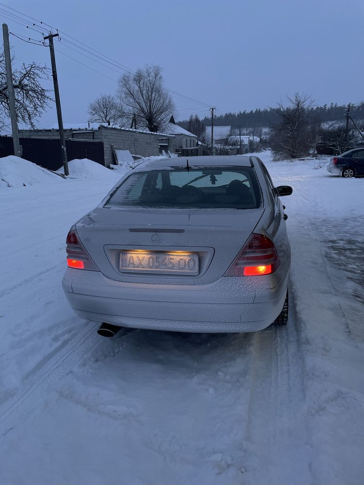 Mersedes benz c200 w203
