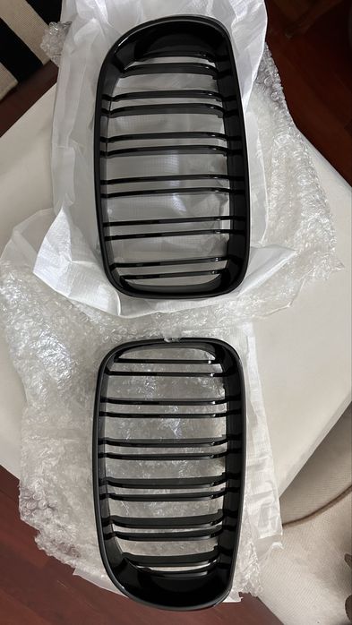 Grelhas serie 1 , cor preta