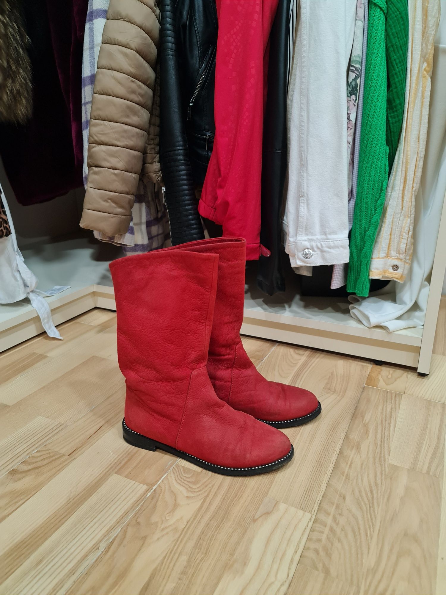 Продам сапоги червоні
