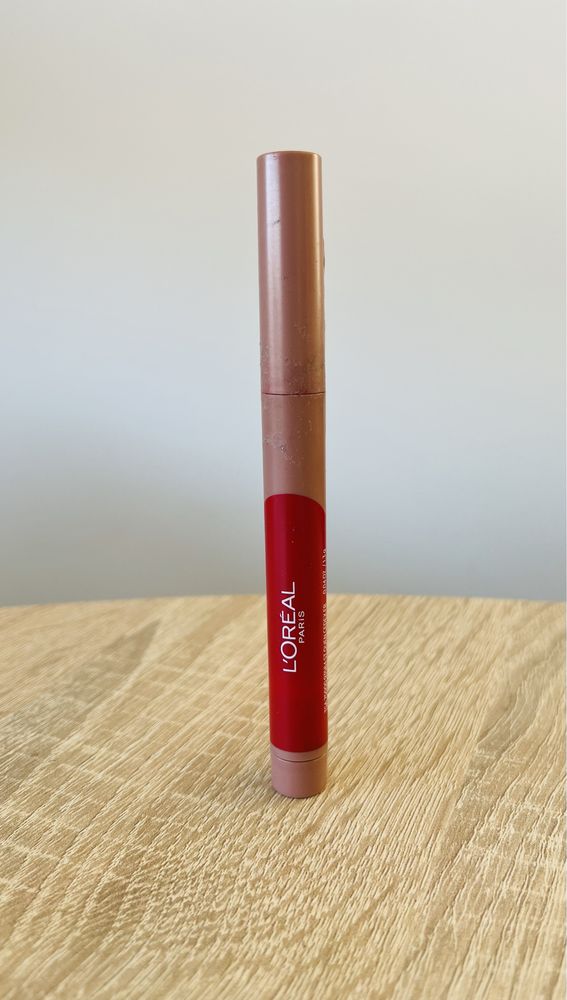 Pomadka kredka L’oreal Matte Lip Crayon 110 caramel rebel czerwona