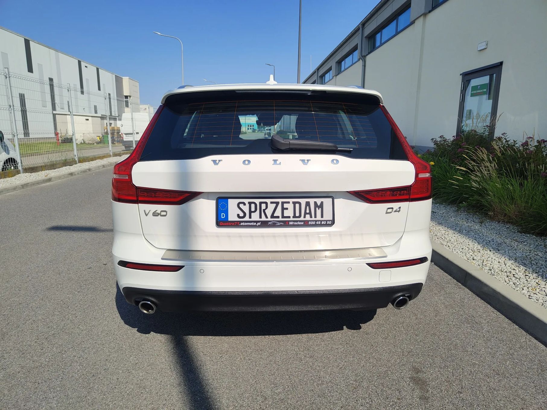 Volvo V60 Momentum*D4*190KM*LED*CarPlay*PółSkóry*WEBASTO*2xAlu17*El.Klapa*El.Hak