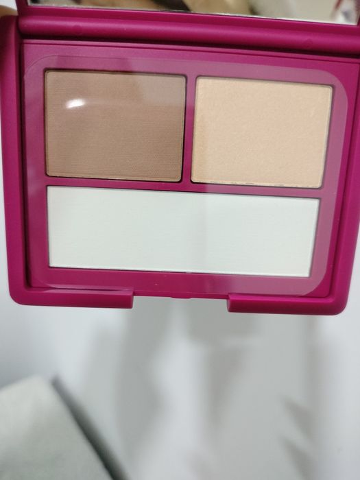 Vende-se conjunto de maquilhagem novo da marca Kiko Milano