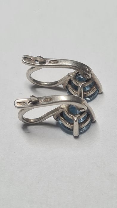 Продам серебрянные серёжки с топазом
