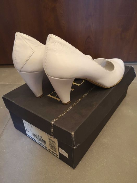 Buty Czółenka Ryłko skórzane białe obcas 37,5