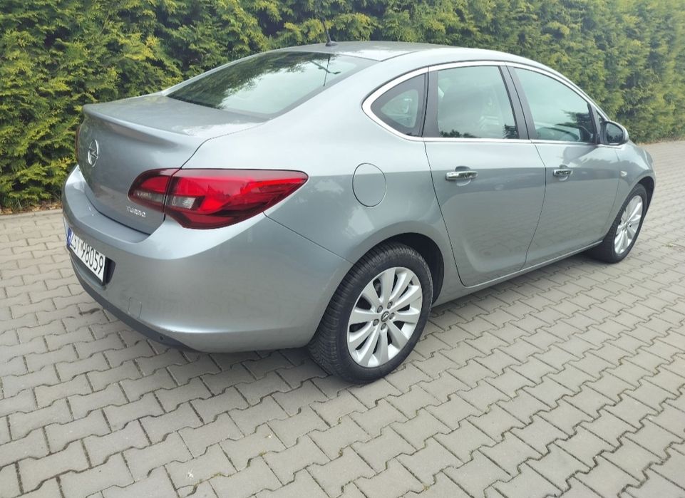 Opel Astra 1.4 sedan manual Xenon bezwypadkowy