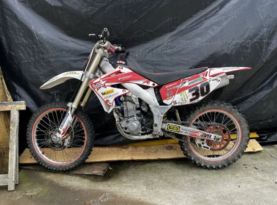 - Moto de Pista  CRF 450