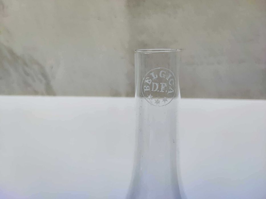 Stary klosz,kominek,śr.44 mm.wys.24,6 cm.sygnowany BELGICA D.F.