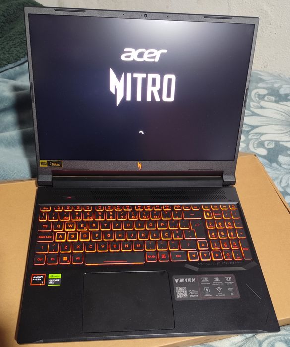Gaming Acer Nitro V 16 AI 16" ANV16-42-R4WK