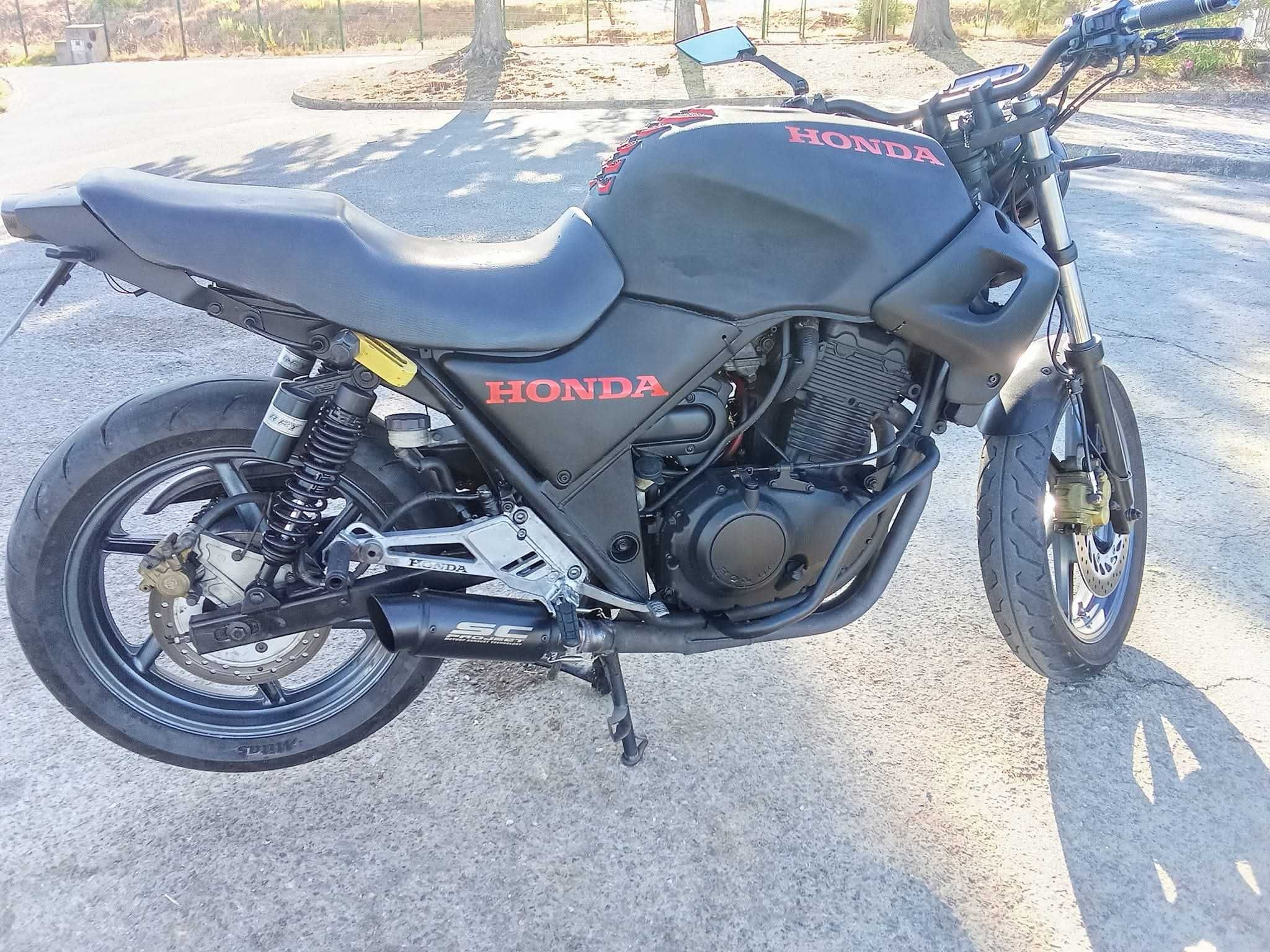 Vende se mota como nova