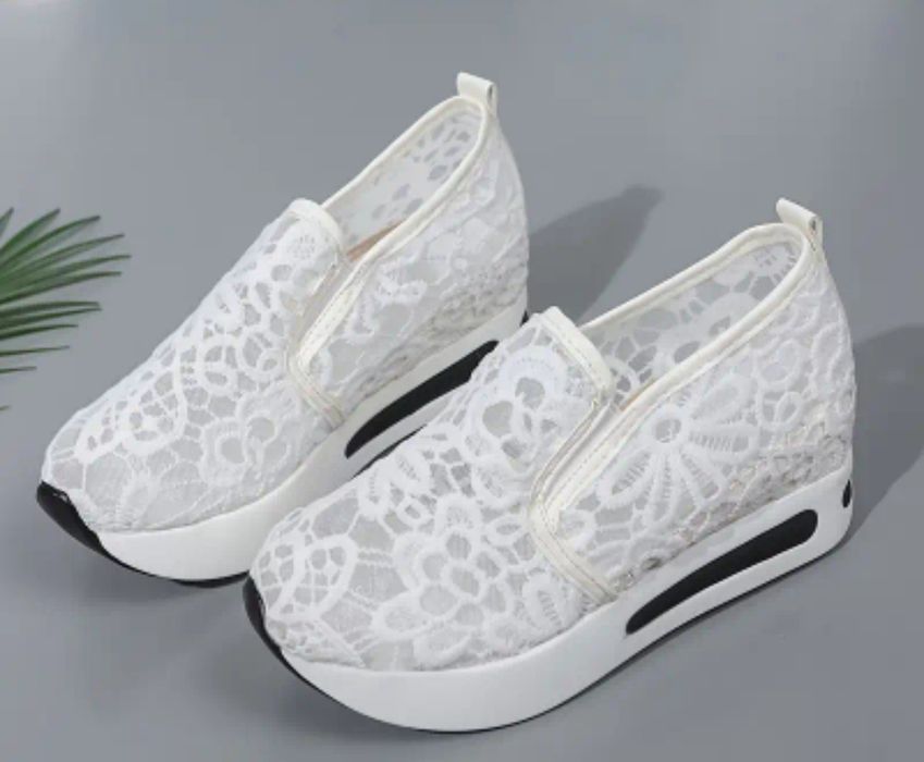 Стильні білі сліпони на платформі