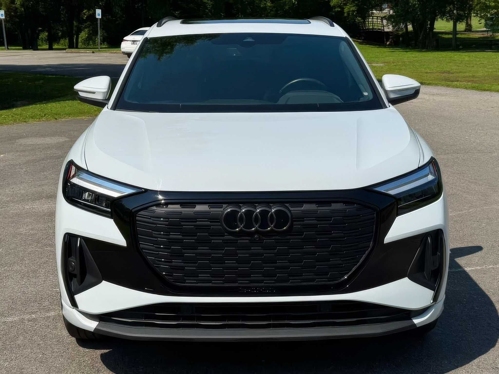 2024 Audi Q4 e-tron quattro Premium Plus 50 TFSI