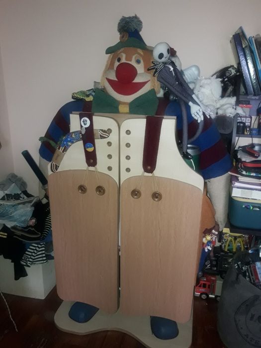 Шкаф дитячий в кімнату