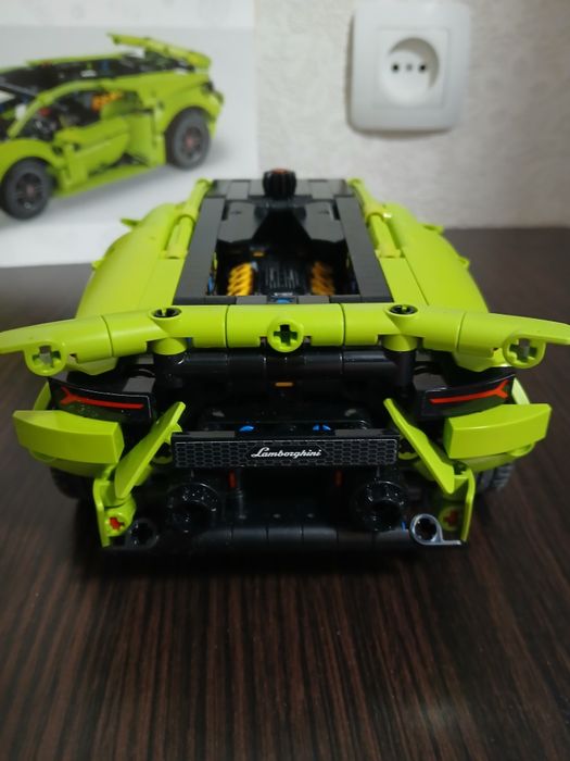 Конструктор LEGO Technic Lamborghini Huracán Tecnica 42161