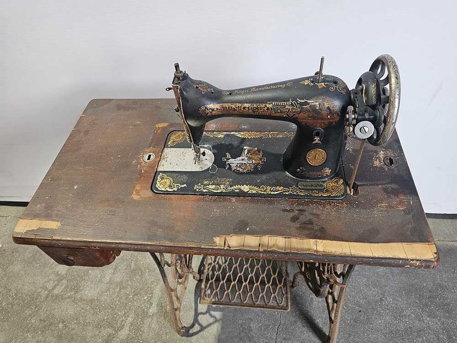 Máquina Singer MUITO ANTIGA