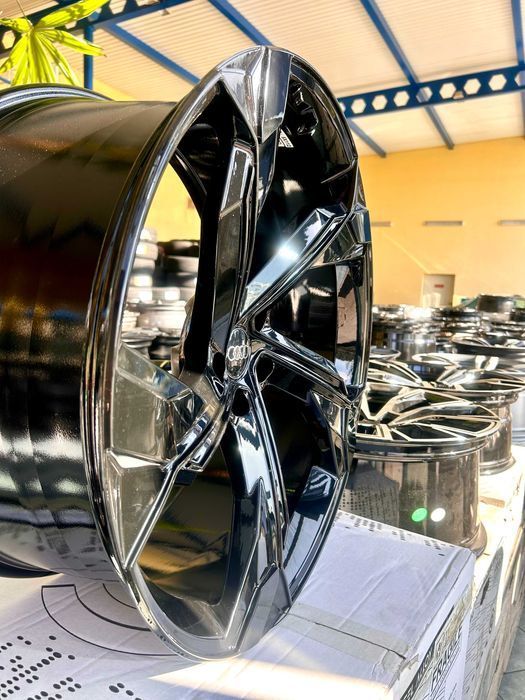 Nowe felgi aluminiowe Audi Q7 Q8 SQ7 SQ8 czarny połysk 22 cale