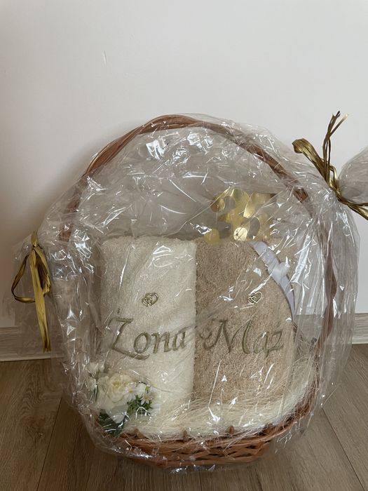 Kosz z recznikami, np 35lecie slubu