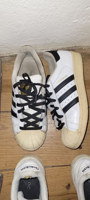 Conjunto de ténis de marca