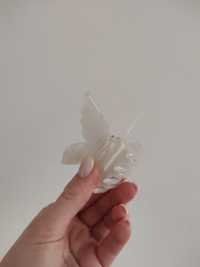 Краб метелик для волосся білий молочний