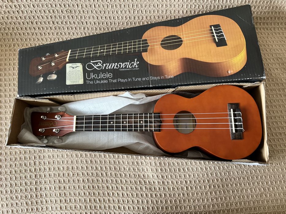 Pięknie brzmiące Ukulele Brunswick Soprano - Struny Aquila