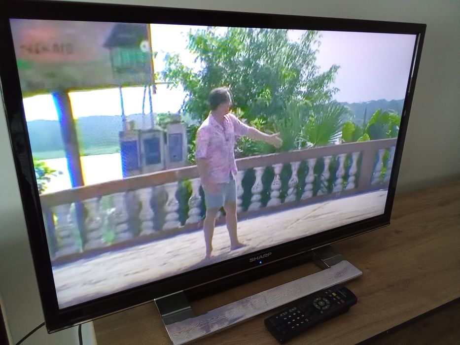 TELEWIZOR SHARP 32 cale - cienka ramka, pilot, podstawka