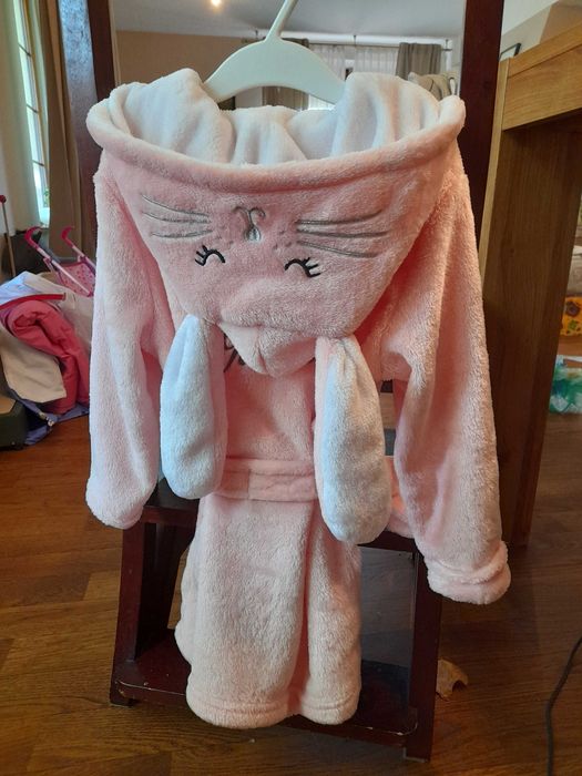 Szlafroczek dla dziewczynki (królik) z wyhaftowanym imieniem Julia