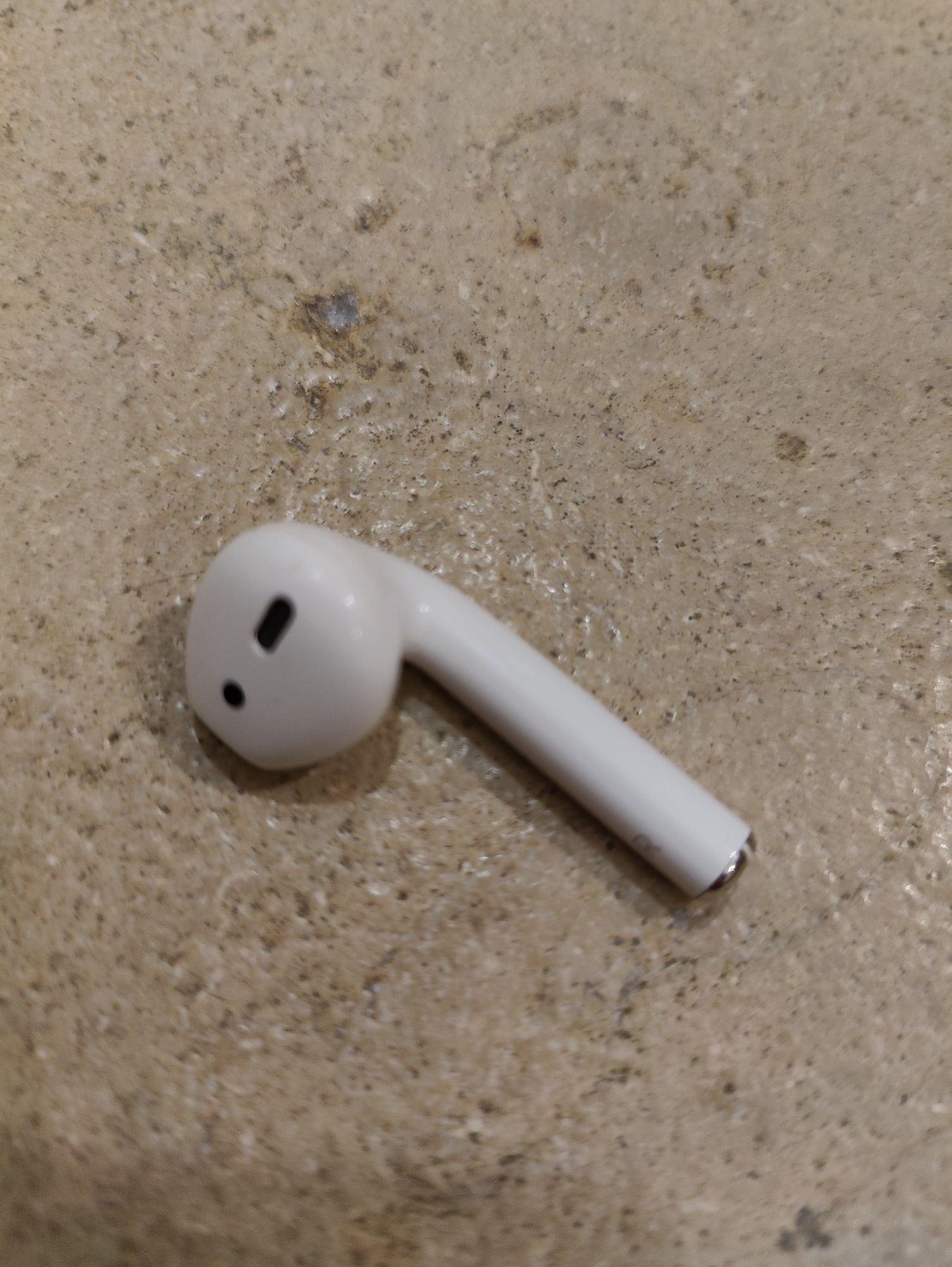 Правий навушник Airpods