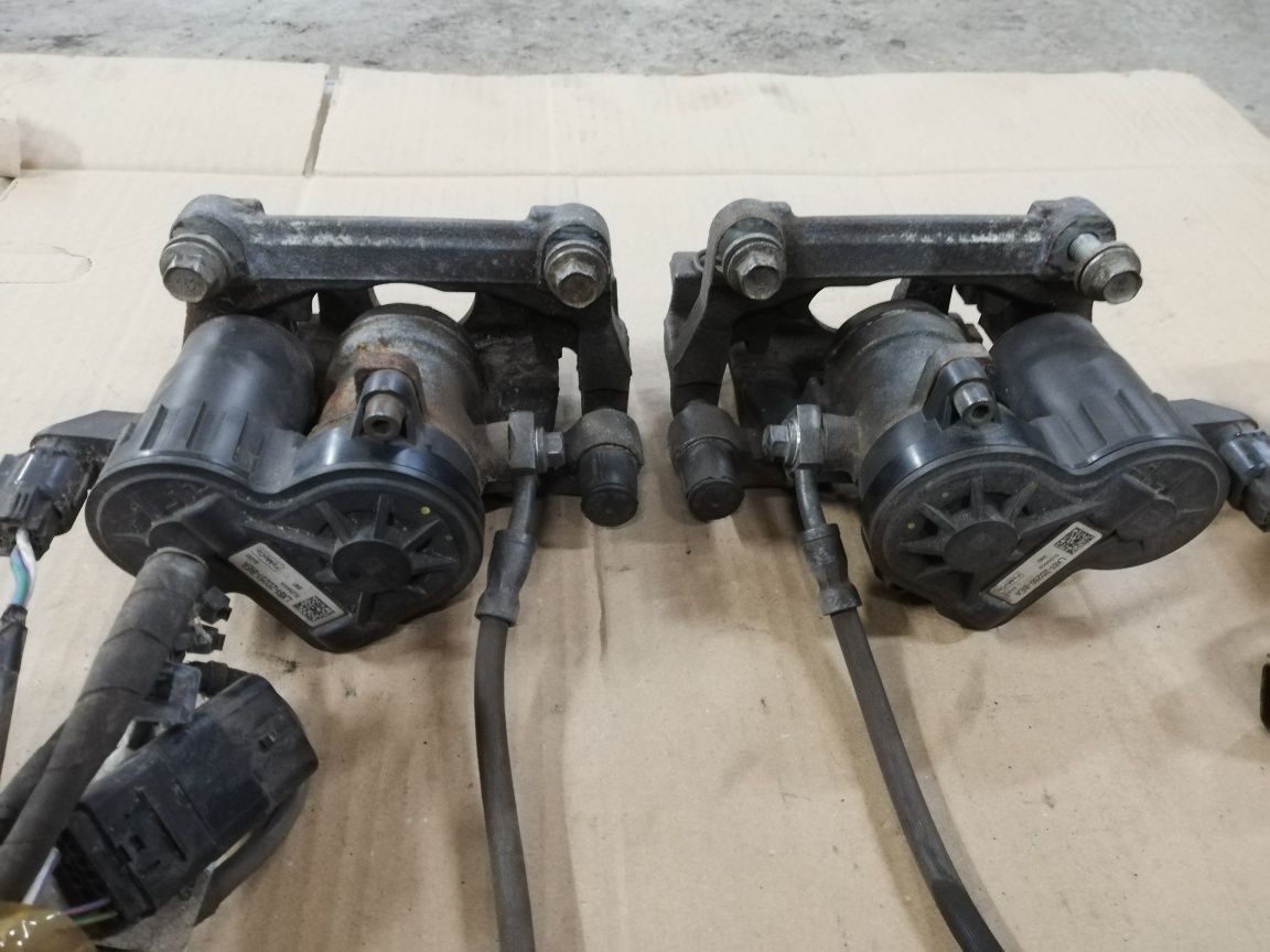 Zacisk hamulcowy prawy lewy tył tylny elektryczny ręczny Focus mk4 IV