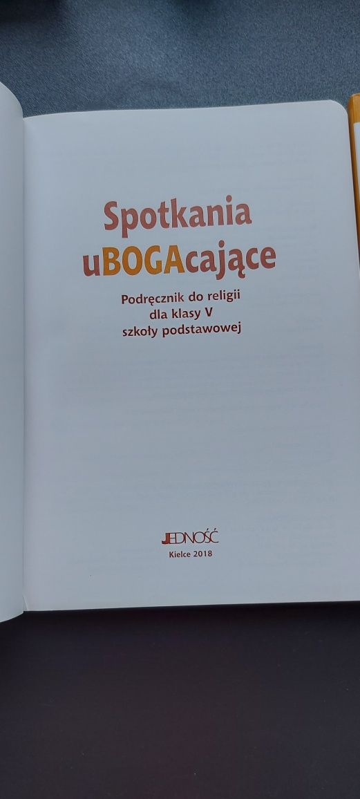 Podręcznik i ćwiczenia do religii Spotkania u BOGAcająceklasa 5.