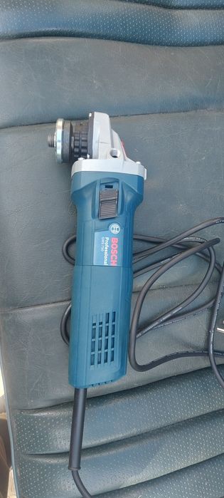 Болгарка шлифмашинка Бош.