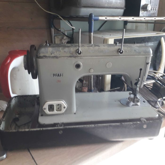 Продам швейну машинкуPFAFF 260