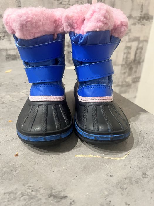 Гумові чоботи, зимові ботинки, сноубуси